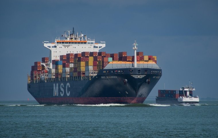 Lezárja a hajóforgalom elől a Hormuzi-szorost az iráni Forradalmi Gárda