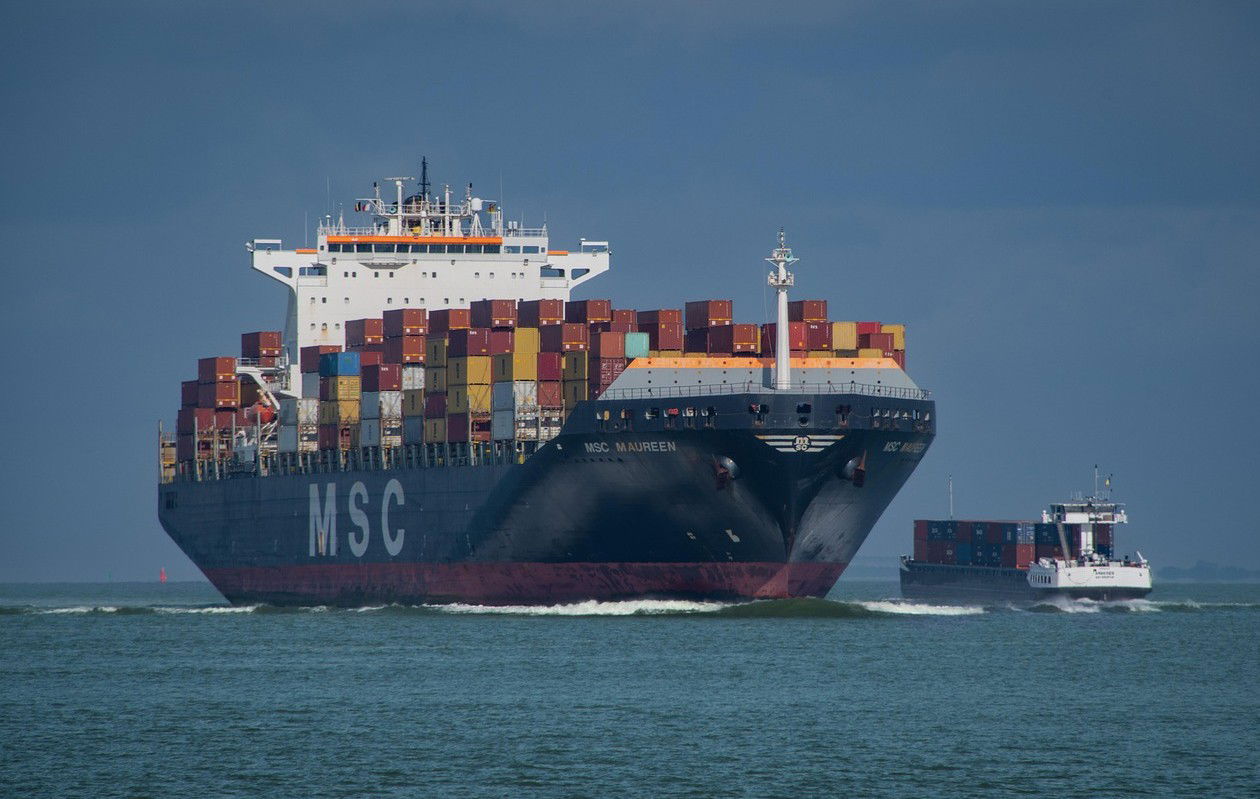 Lezárja a hajóforgalom elől a Hormuzi-szorost az iráni Forradalmi Gárda