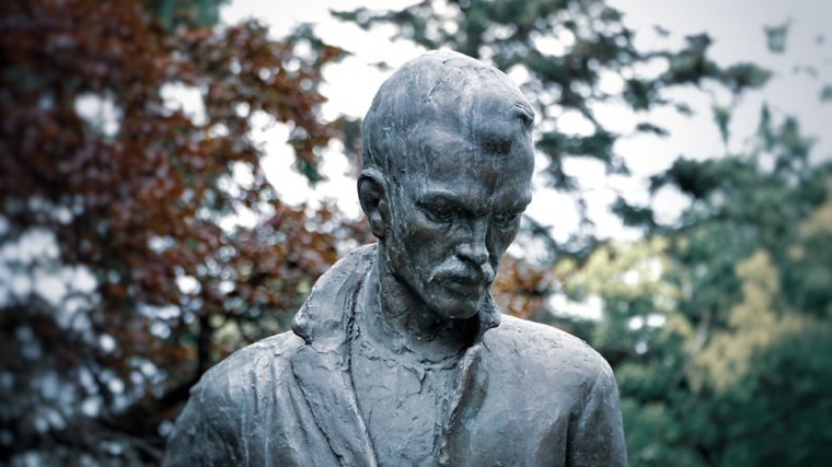 Ma van a magyar költészet napja, még a vonaton is ünnepelnek