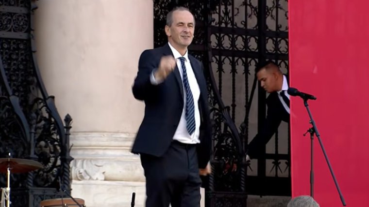 Ismét táncra perdült Hegedűs Zsolt, ezúttal a rendszerváltó népünnepélyen | VIDEÓ