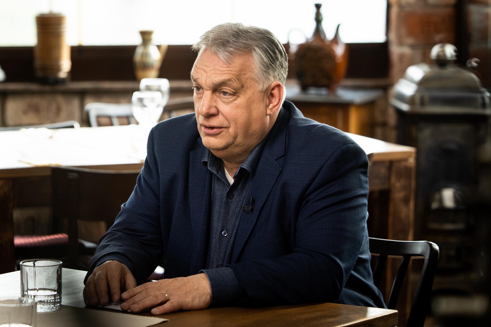 A jobboldali nyilvánosság elleni fellépéssel vádolta a kormányt Orbán Viktor