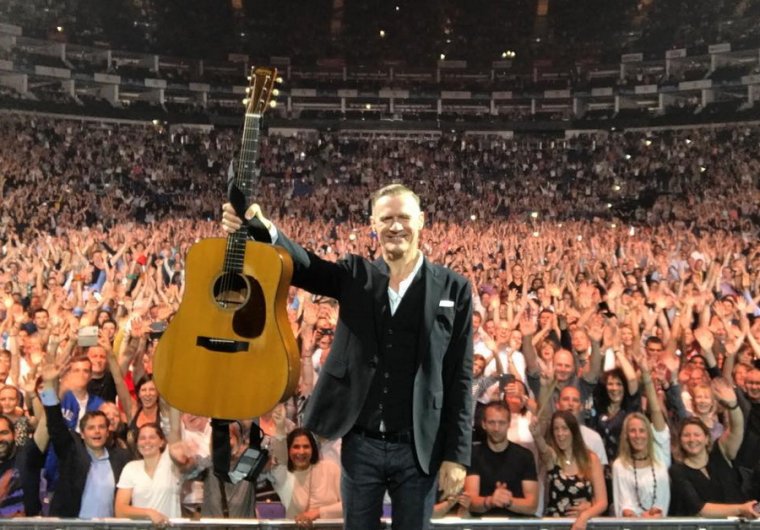 Vannak kérdőjelek Bryan Adams Nagyváradra beharangozott koncertje körül