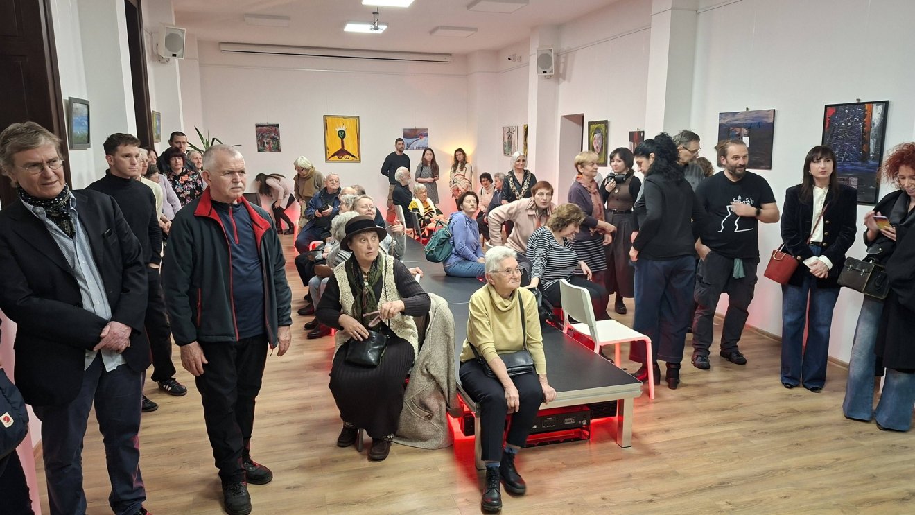 Fonák: kortárs képzőművészi alkotásokból nyílt kiállítás a Léda-házban