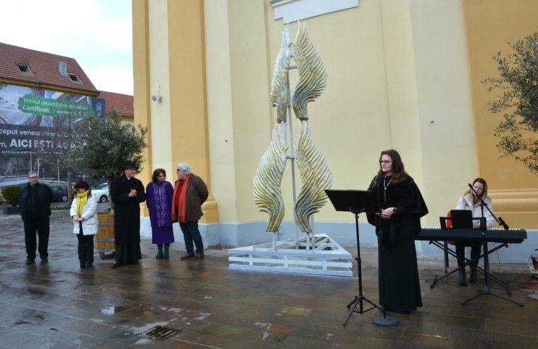 A Szabadság szárnyai: újabb kortárs képzőművészeti alkotás került ki Nagyvárad egyik közterére
