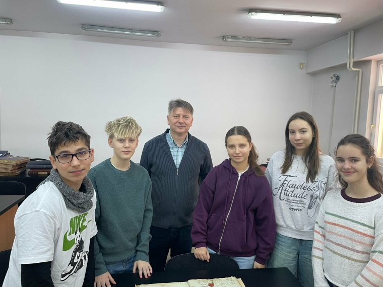 Az Ady Endre Líceum hetedikesei „örökbe fogadták” a színházat