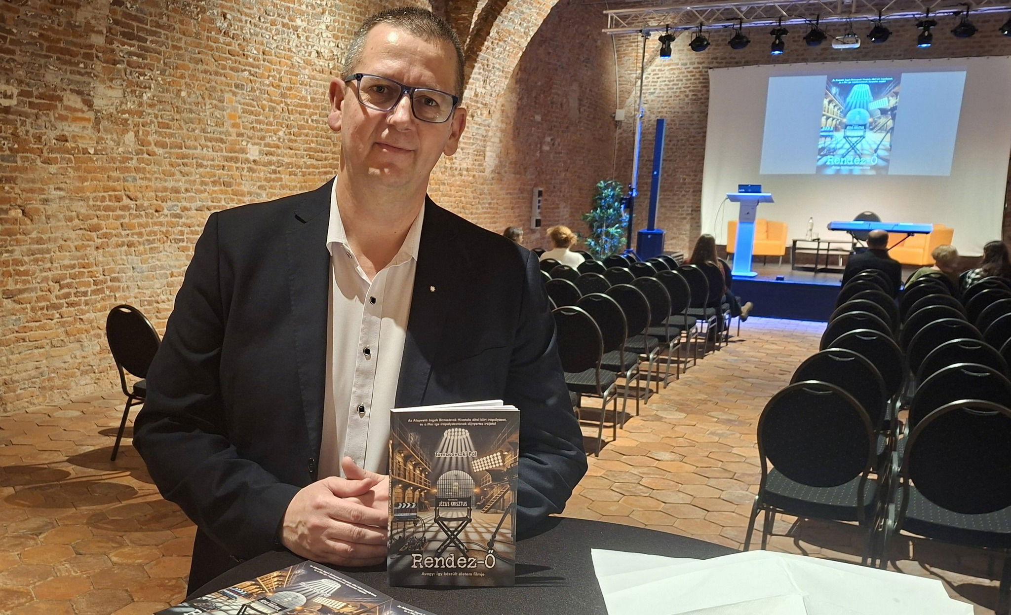 A 21. századi tékozló fiú: Tomasovszki Pál mutatta be könyvét a püspöki palotában