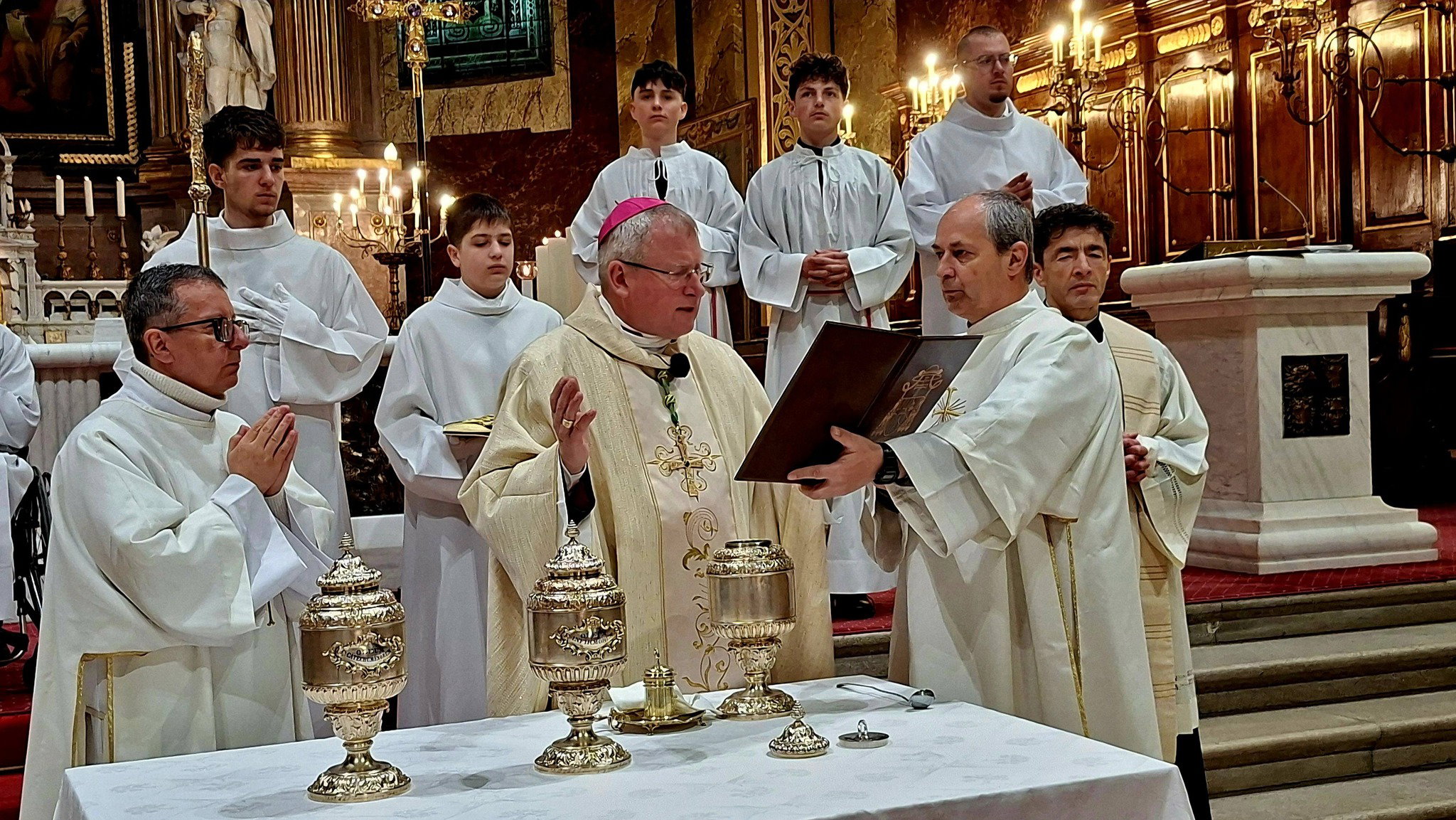 Krizmaszentelési szentmisét ünnepeltek a nagyváradi római katolikus székesegyházban