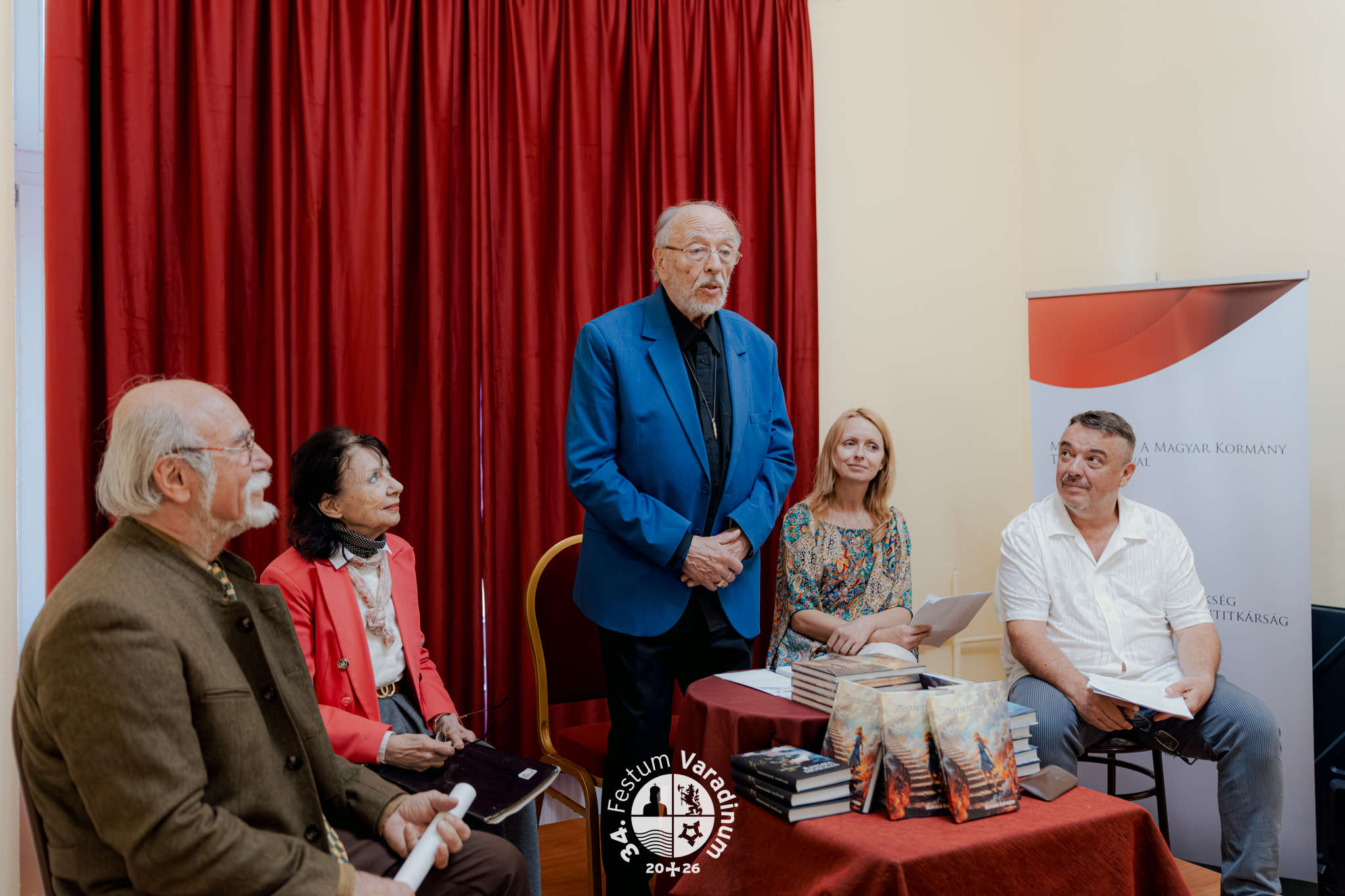 Az egyetemi élet világát megidéző regényt mutattak be a Kiss Stúdió Színházban