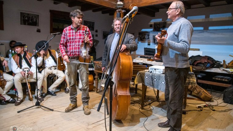 Népzene: Koncz Gergely és zenész barátai koncerteznek Nagyváradon