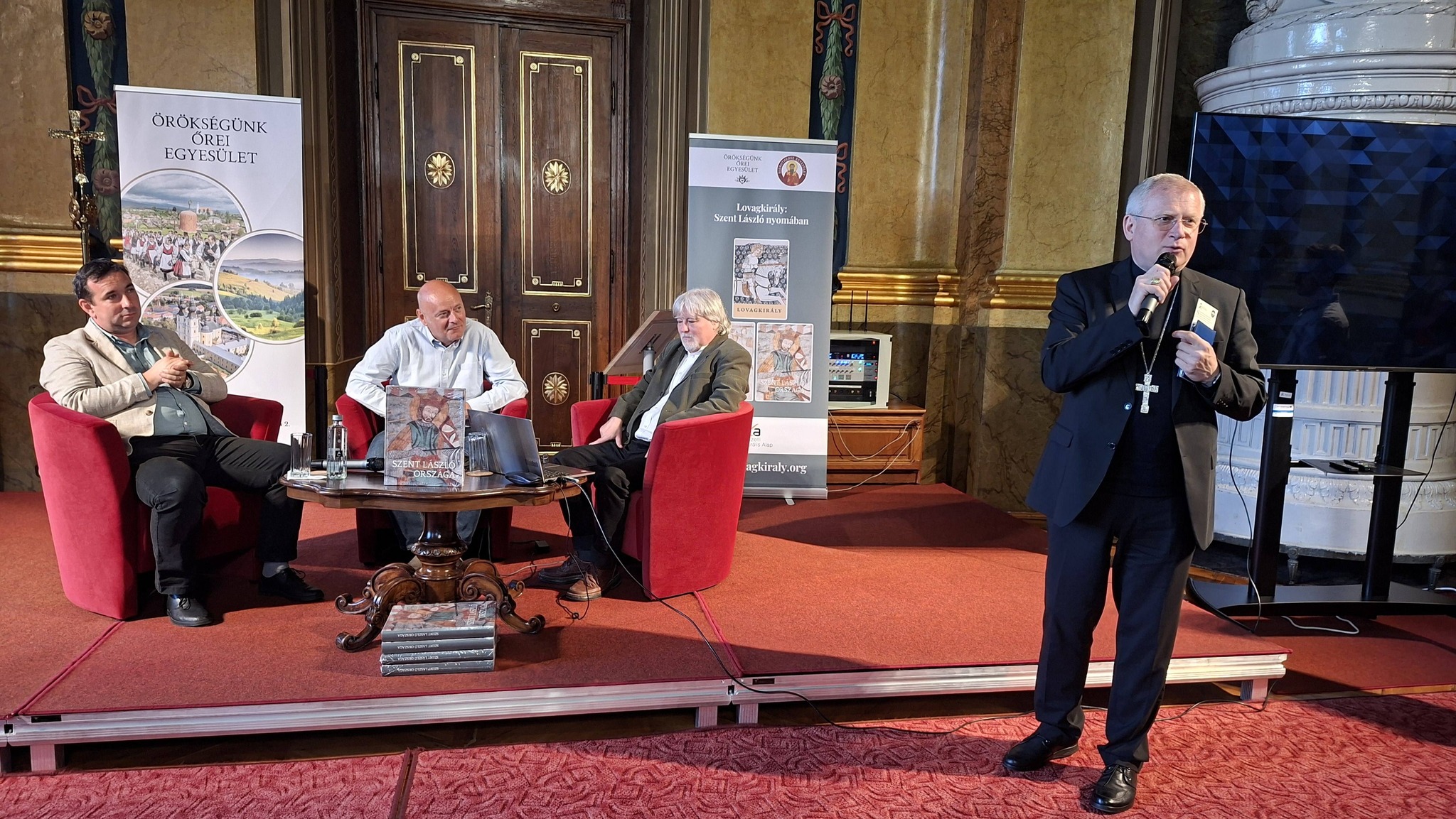 Szent László országáról mutattak be kötetet a nagyváradi római katolikus püspöki palotában
