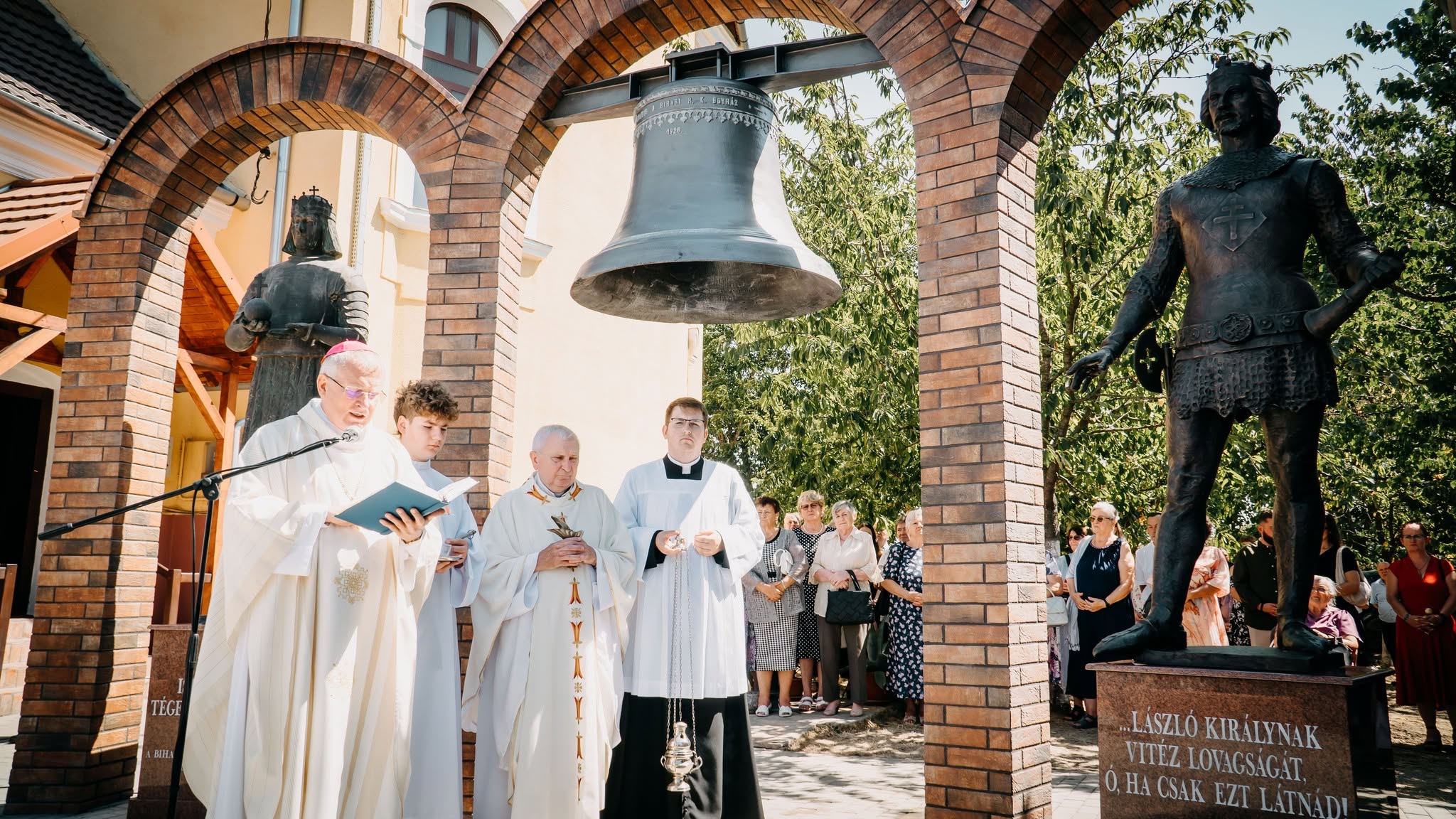 Jubileumot ünnepeltek és Szent László-szobrot avattak Bihar községben | FOTÓK és VIDEÓK