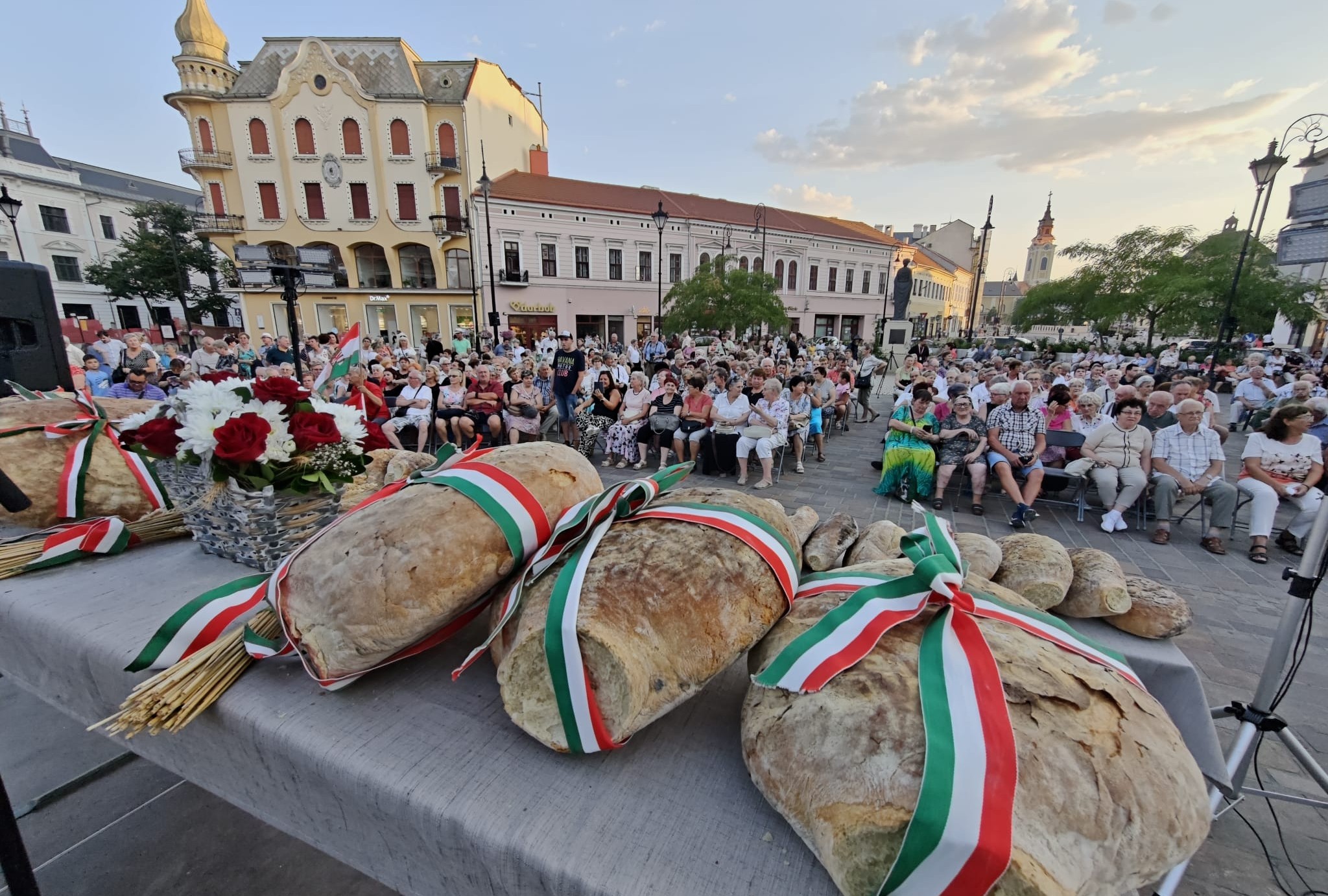 Ünnepi előadással és kenyérszenteléssel vette kezdetét a Magyar Kulturális Napok Nagyváradon│Fotók és videó