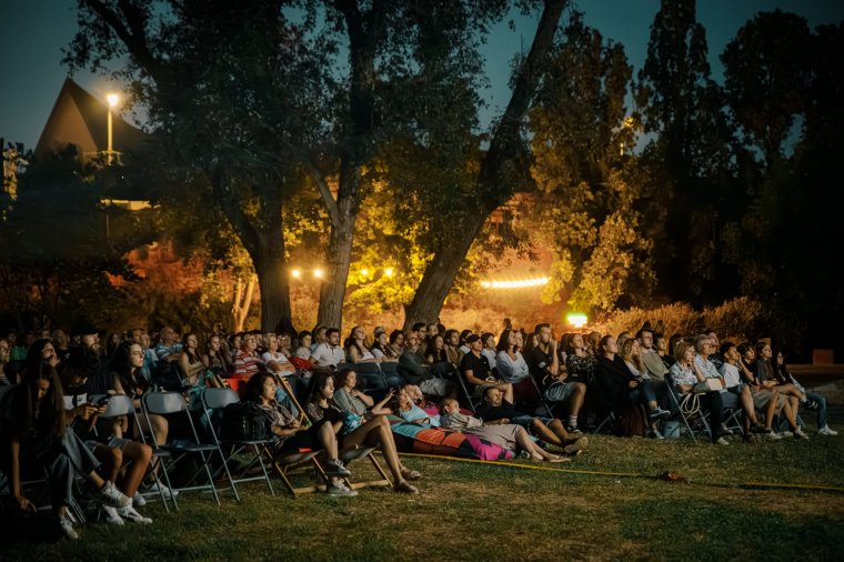 Öt legendás rendező első alkotása kerül vászonra a váradi szabadtéri filmfesztiválon