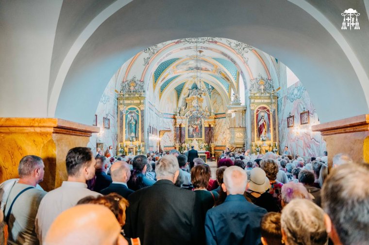 Felszentelték a megújult Szent László-plébániatemplomot