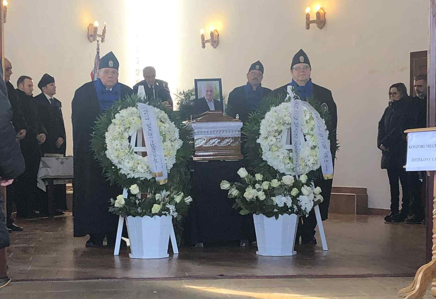 „Felfoghatatlanul hamar távozott”: utolsó útjára kísérték Kovács Zoltánt, Érmihályfalva egykori polgármesterét