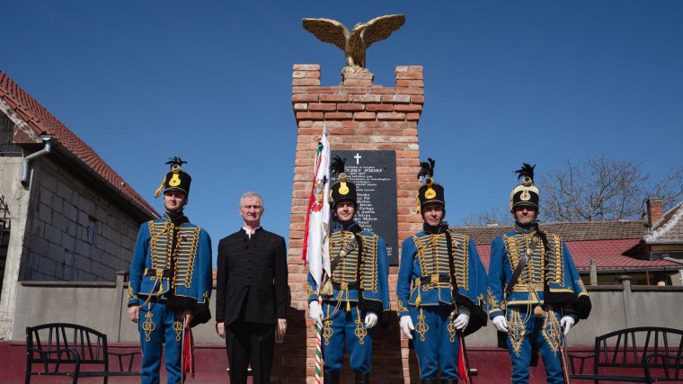 Emlékműavatással tisztelegtek Szentjobbon a helyi honvédek áldozatvállalása előtt