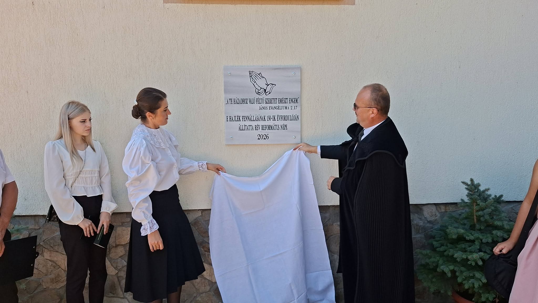 Emléktáblát avattak a százötven éves révi református templom oldalán | GALÉRIA