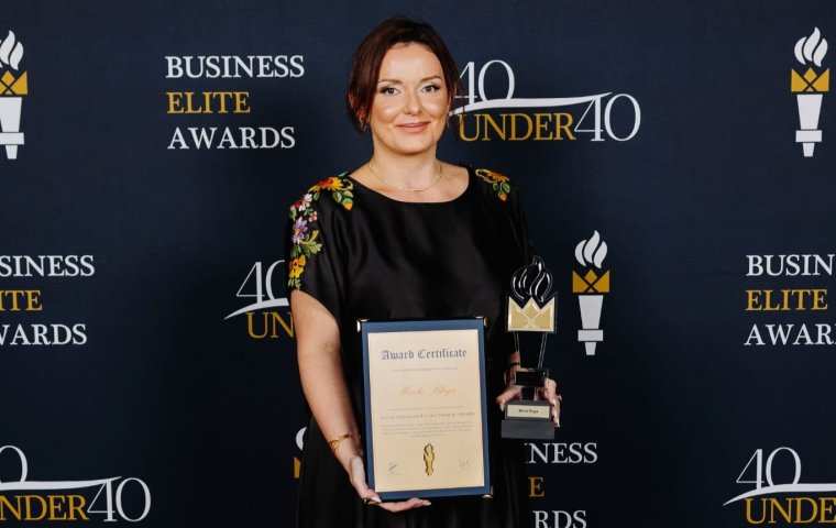 Mirela Blaga nagyváradi vállalkozó a Business Elite Awards 40 Under 40 Europe 2026 díjátadón elismerésben részesült