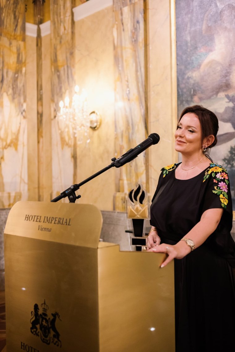 Mirela Blaga nagyváradi vállalkozó a Business Elite Awards 40 Under 40 Europe 2026 díjátadón elismerésben részesült