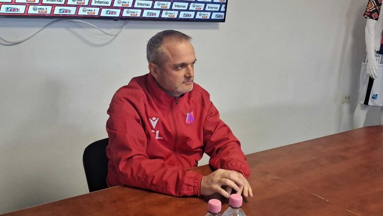 Tiszta vizet öntött a pohárba Lincar