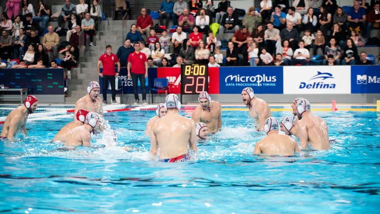 Hat VSK-vízilabdázó a román válogatott keretében