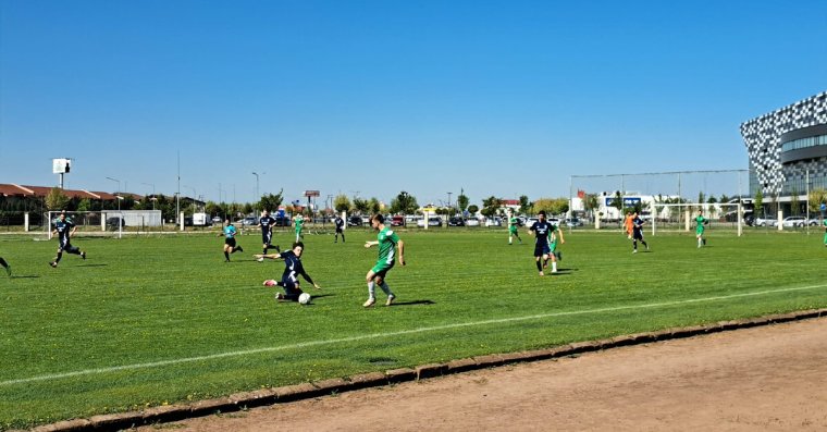 Ismét ott lihegnek az éllovas nyakán a zöld-fehérek