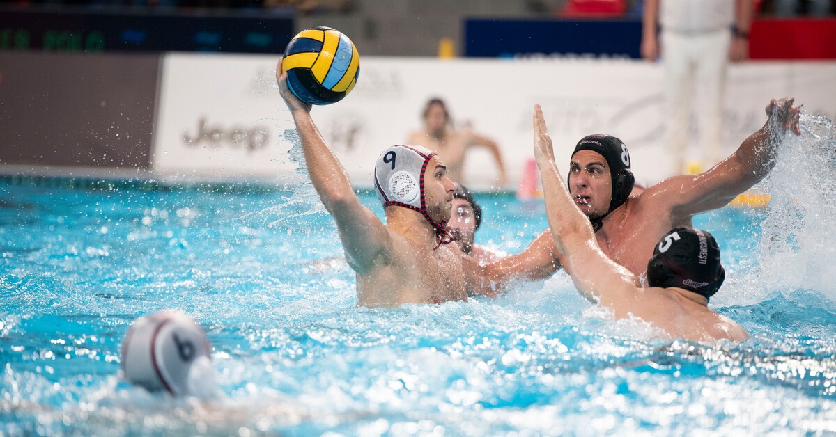 Magabiztos győzelemmel döntősök a váradi pólósok