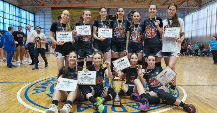 Ezüstig meneteltek hazai pályán a Rookies U16-os lányai