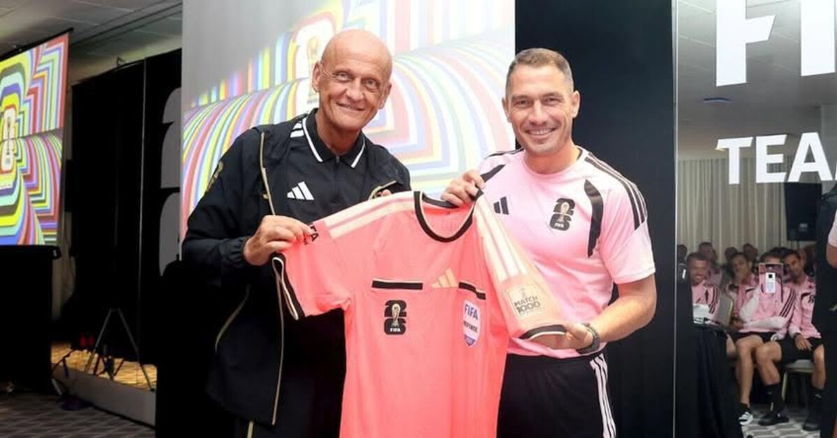A legendás Collinától kapott jubileumi mezben vezet Kovács István