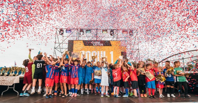 Gyermekfocival avatták fel Váradszentmárton új sportbázisát