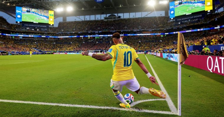 Neymar visszatért, Ochoa hatodik vb-jén lépett pályára