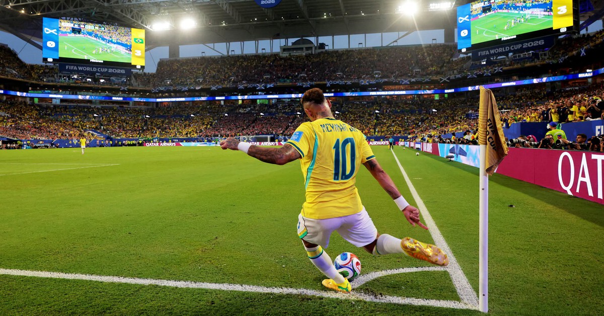 Neymar visszatért, Ochoa hatodik vb-jén lépett pályára