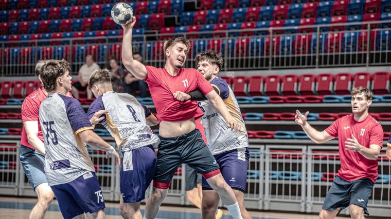 Hullámzó formát mutatnak a váradi kézisek