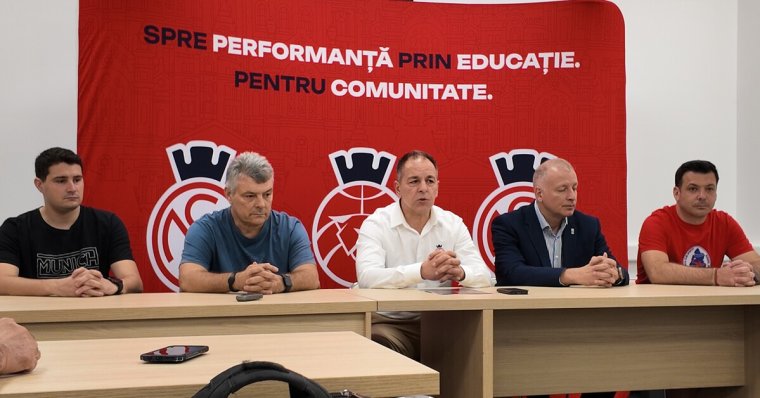 A világ egyik legjobb edzője építené újjá a bihari kézilabdát
