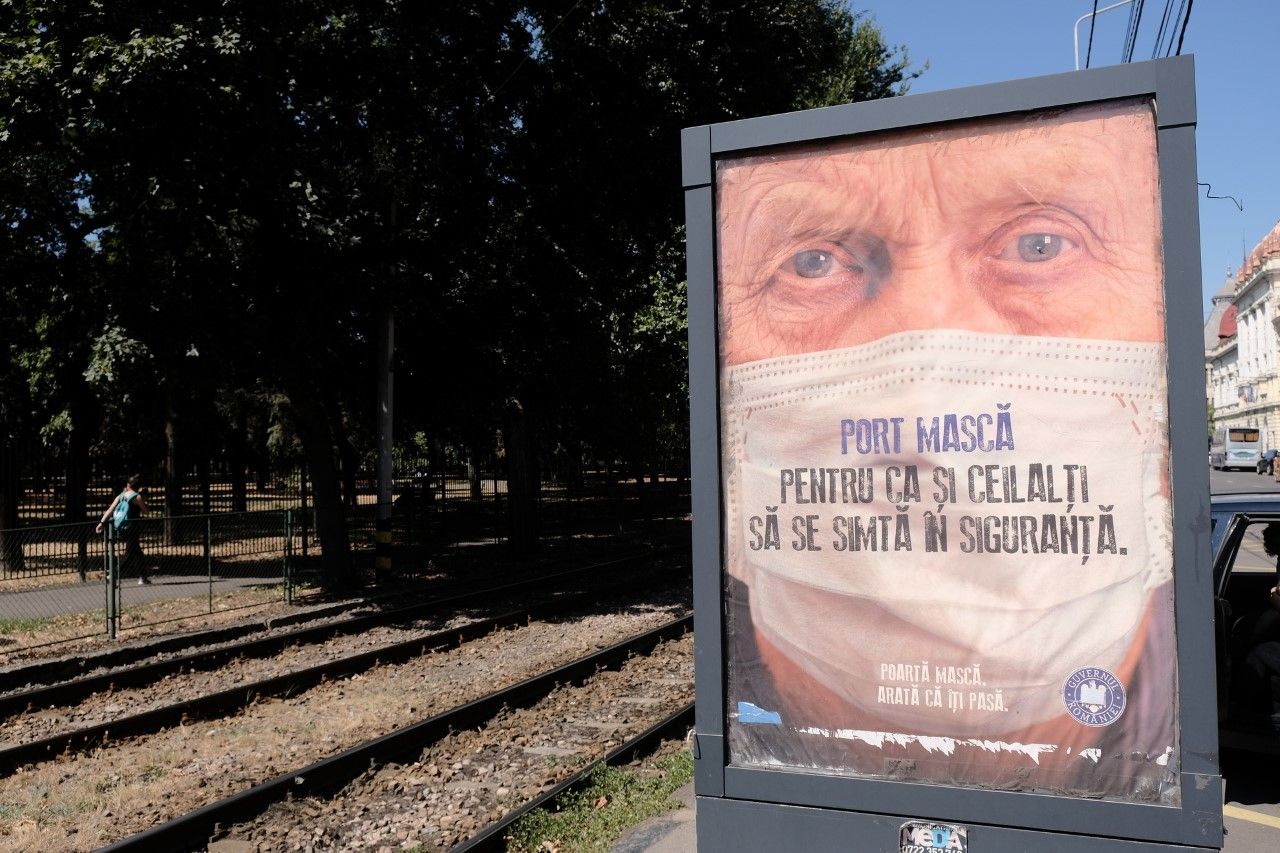 A kormány meghosszabbította a veszélyhelyzetet; nyílt és zárt téren is kötelező a maszkviselés