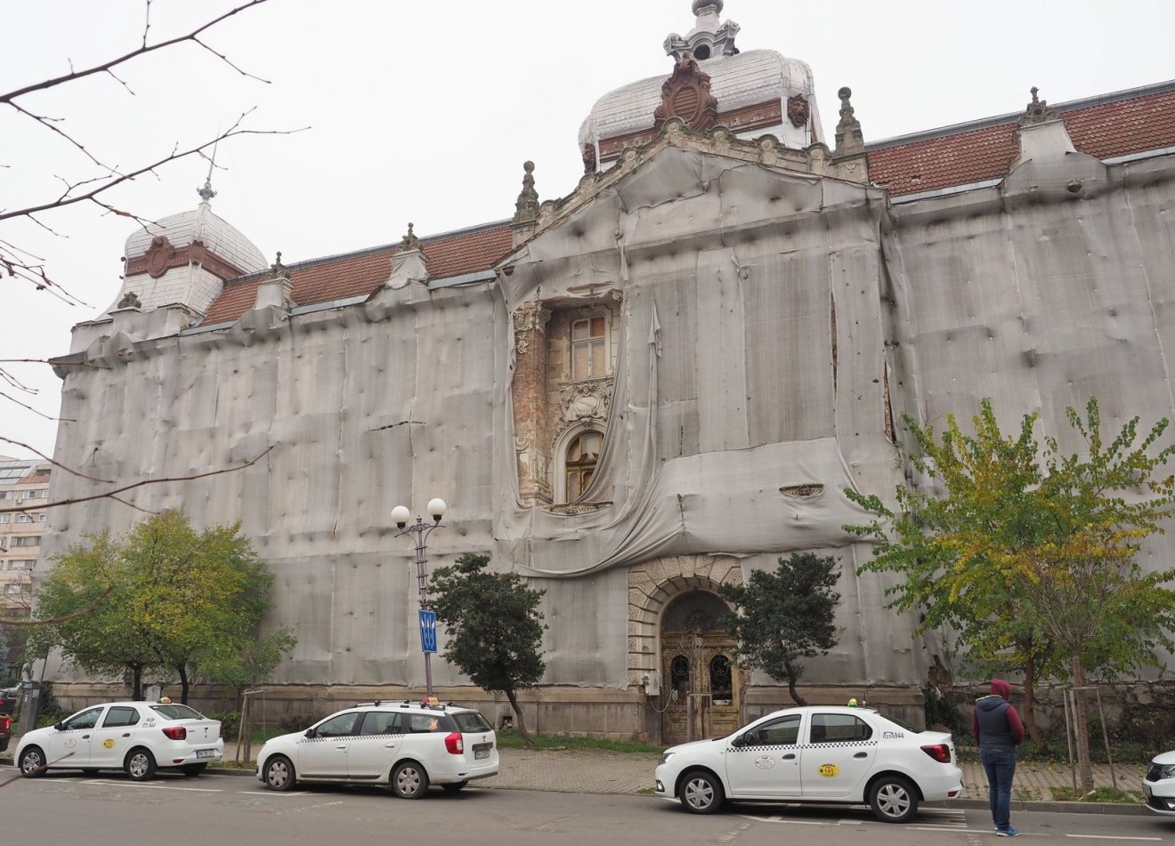 Aláírták a szerződést, kezdődhet a felújítás