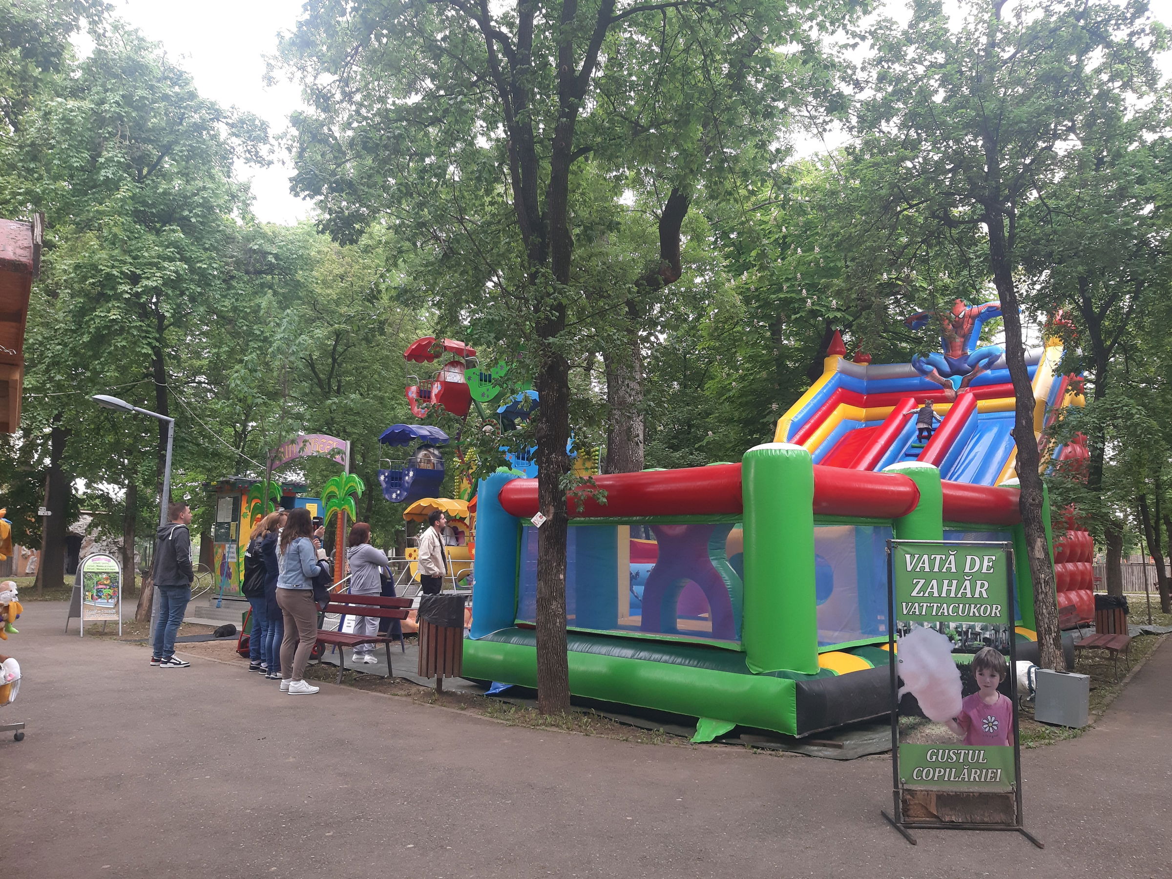 Örökbefogadó szülők napját tartottak az állatkertben