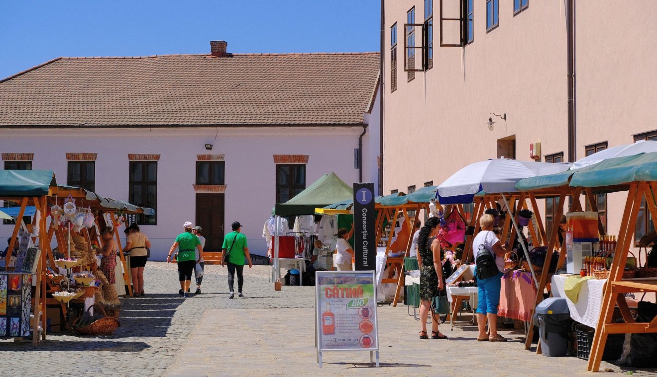 Megnyílt a Szent László-napi sokadalom és vásár