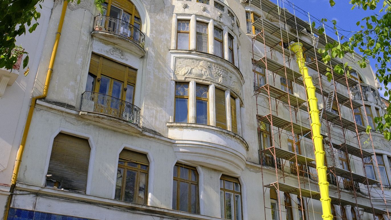 Leverték az Ullmann palota csempéit