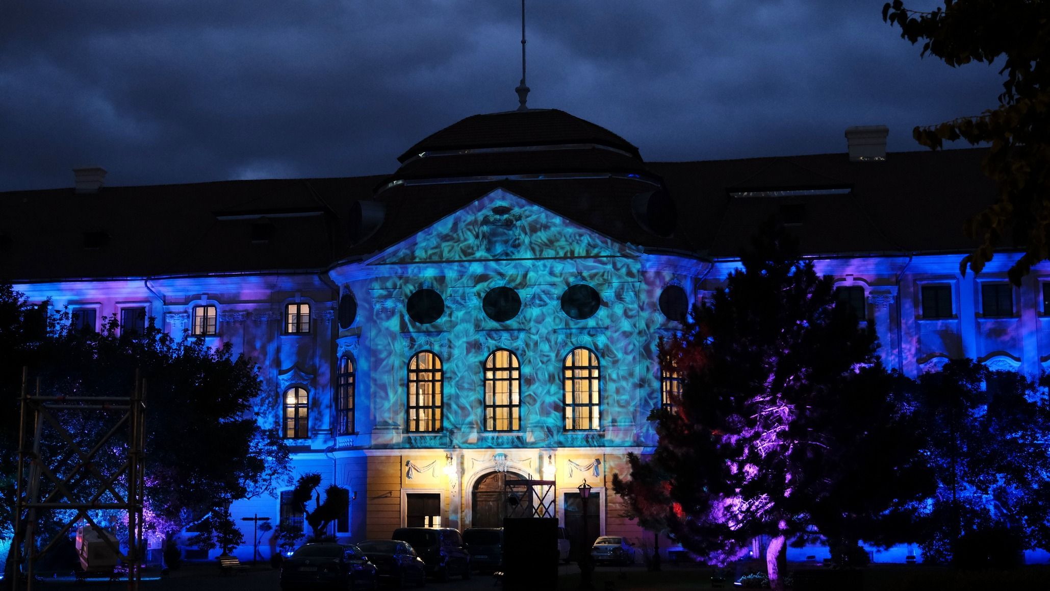 Mesevilággá változott a nagyváradi római katolikus püspöki palota kertje