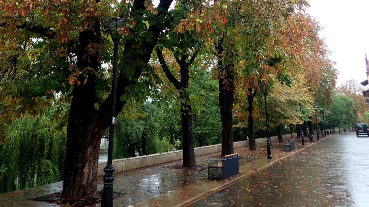 Viharokra, kiadós esőkre kell számítani az ország 32 megyéjében