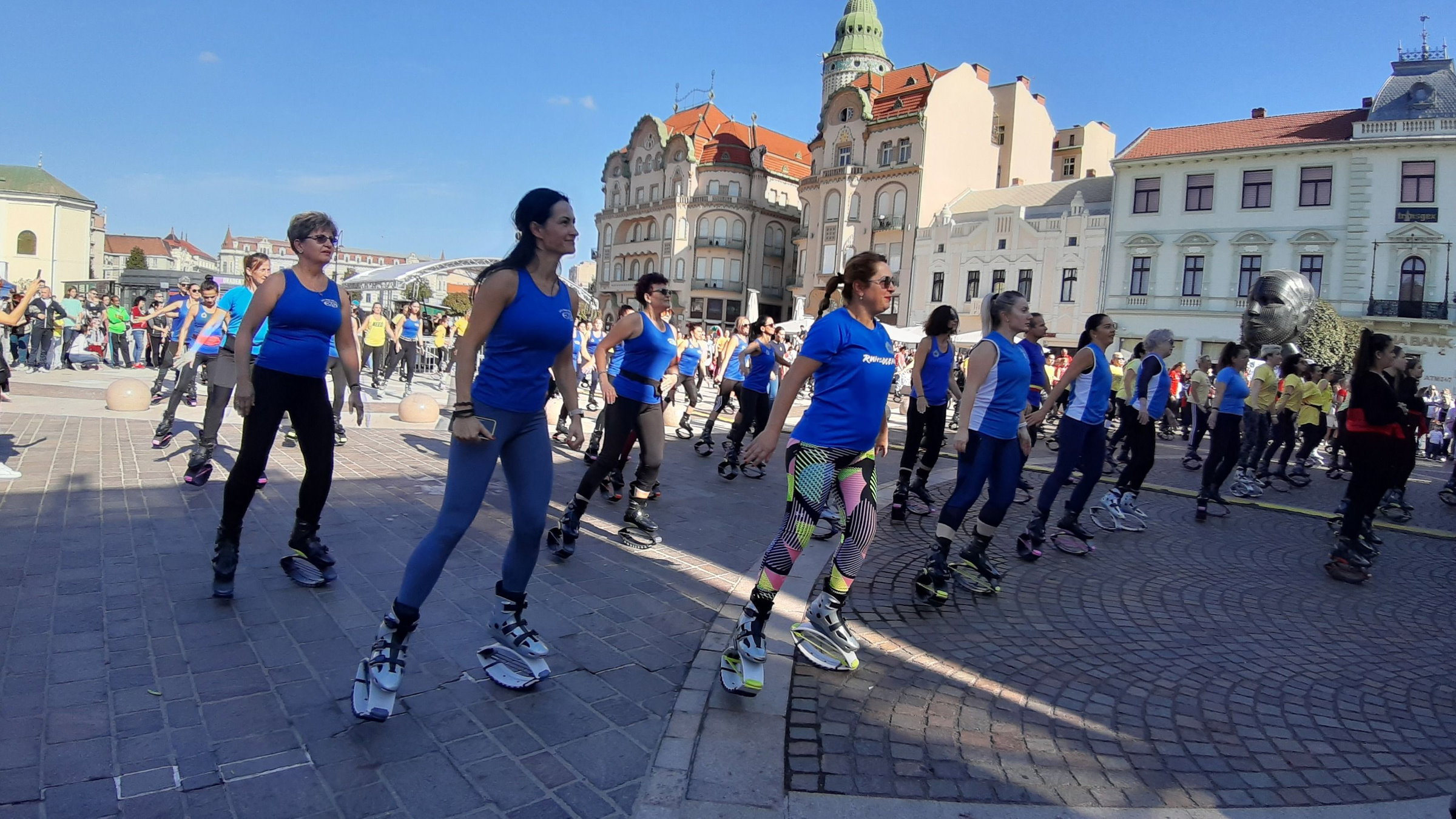 Szabadtéri kangoo jumps edzés