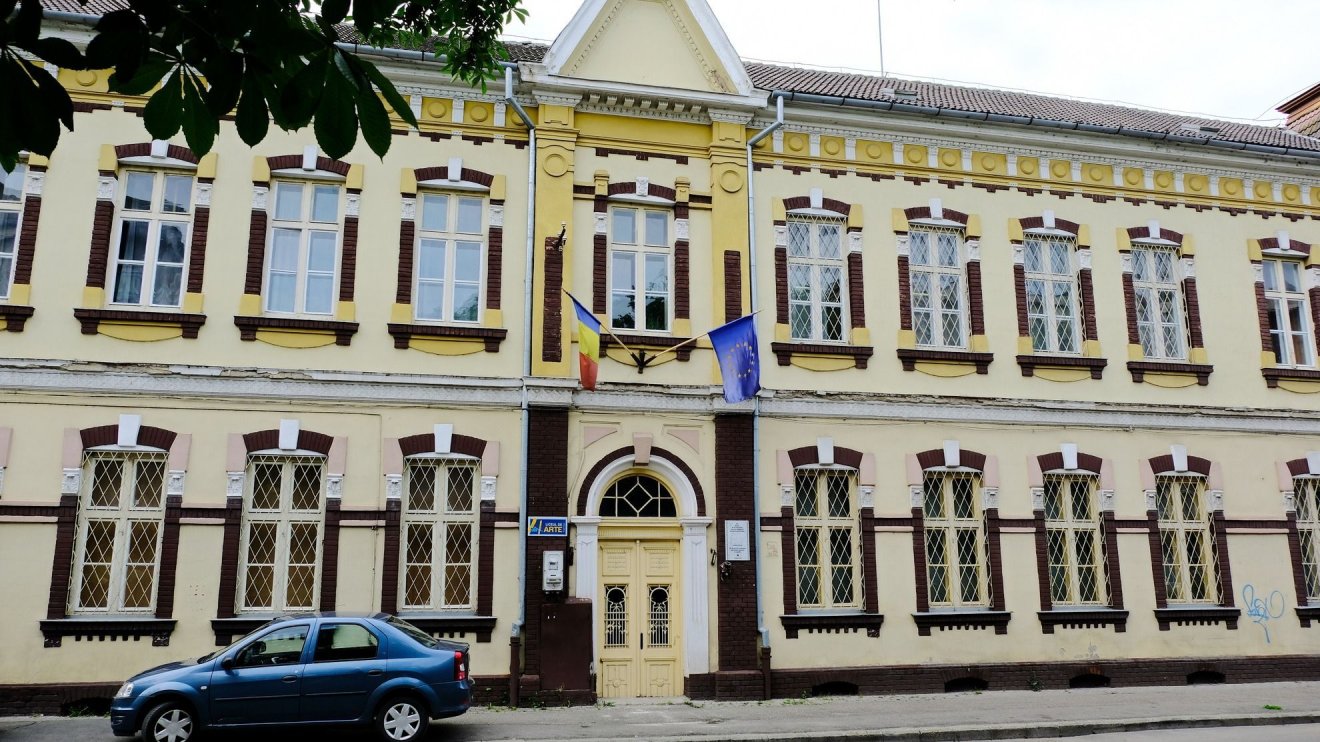 Tizenhat tanintézmény újul meg