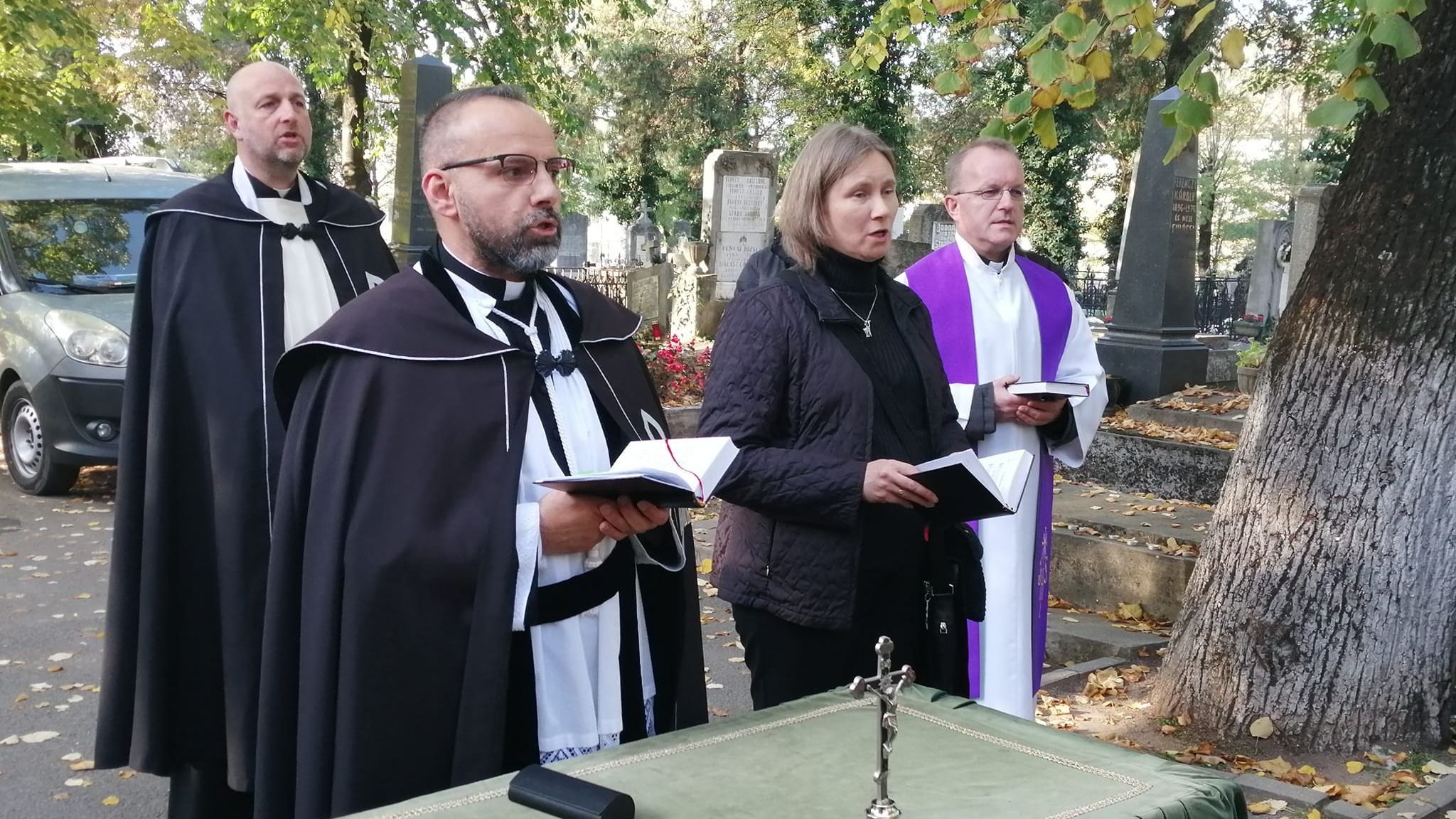 „Az élet megváltozik, de meg nem szűnik”