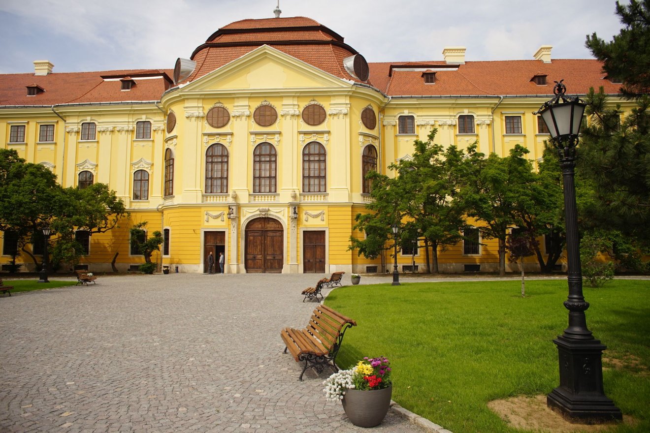 Rendhagyó irodalomórára várják a Bihar megyei diákokat