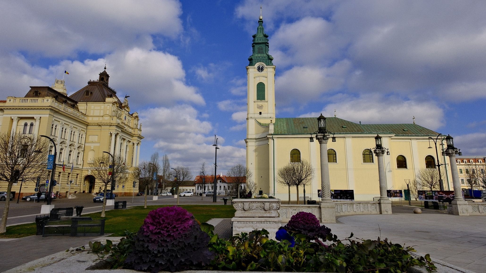 Nagyméretű fákat ültetnek a Szent László térre