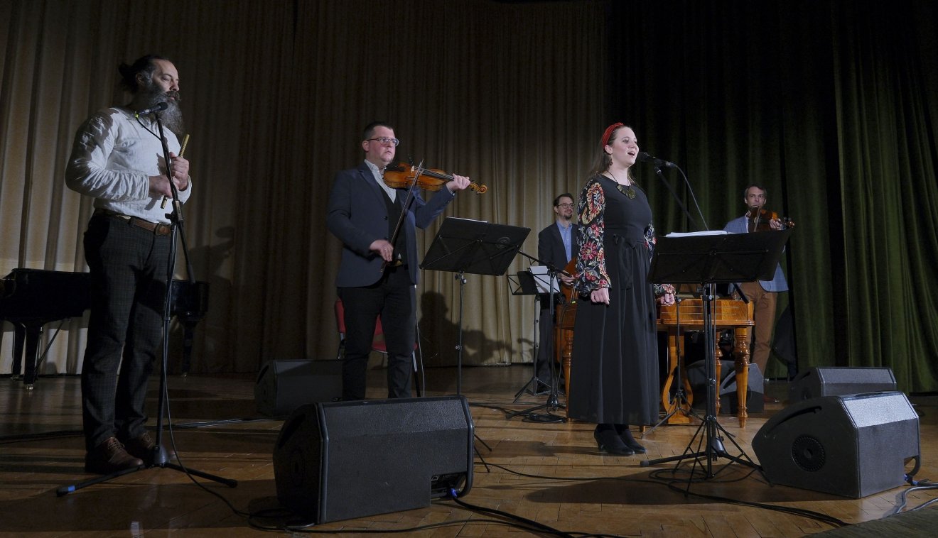 Teltházas koncerten a Népdallá vált Petőfi-versek