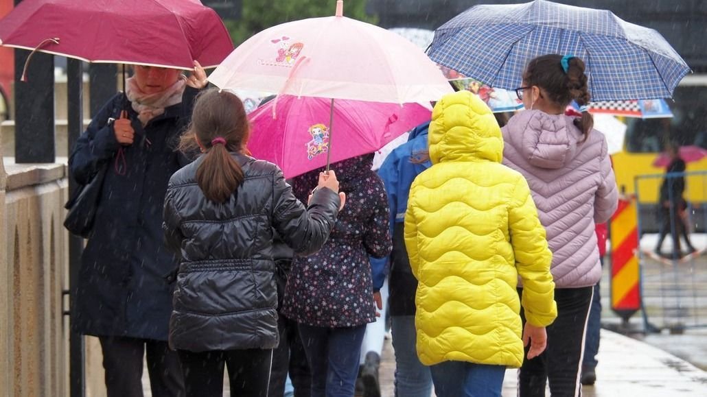 Heves szélre és csapadékra figyelmeztetnek a meteorológusok
