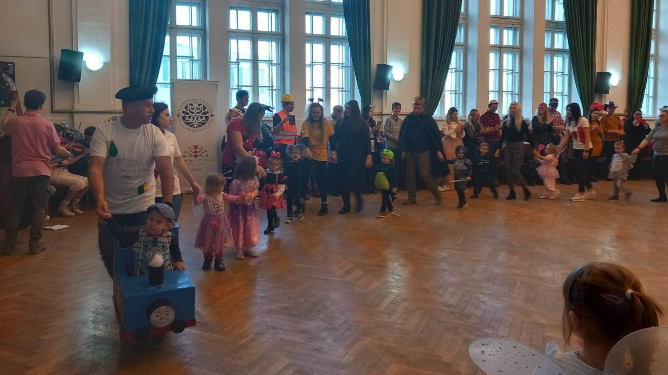 Sziporkáztak a csillagocskák