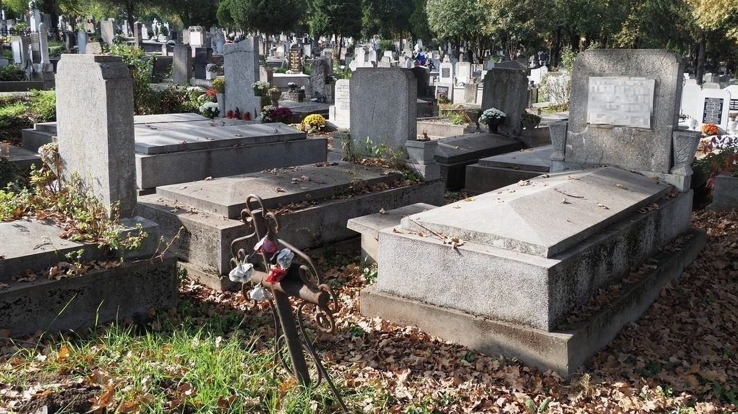 Több ezer gondozatlan sírt hantolhatnak ki Nagyváradon
